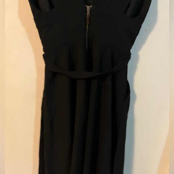 cue Plunging V Neck Sleeveless Babydoll with Pockets - Picture 4 of 14